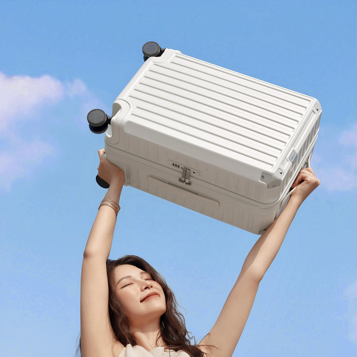 20 inch White Hardside Carry on Luggage with Spinner Wheel E783